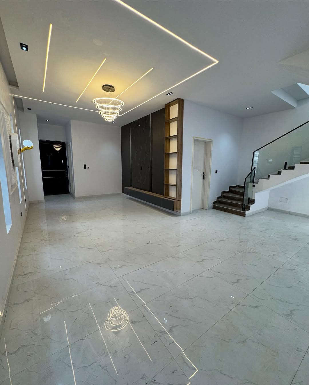 Stunning 5-Bed Duplex with Pool & Jacuzzi in Ikota
