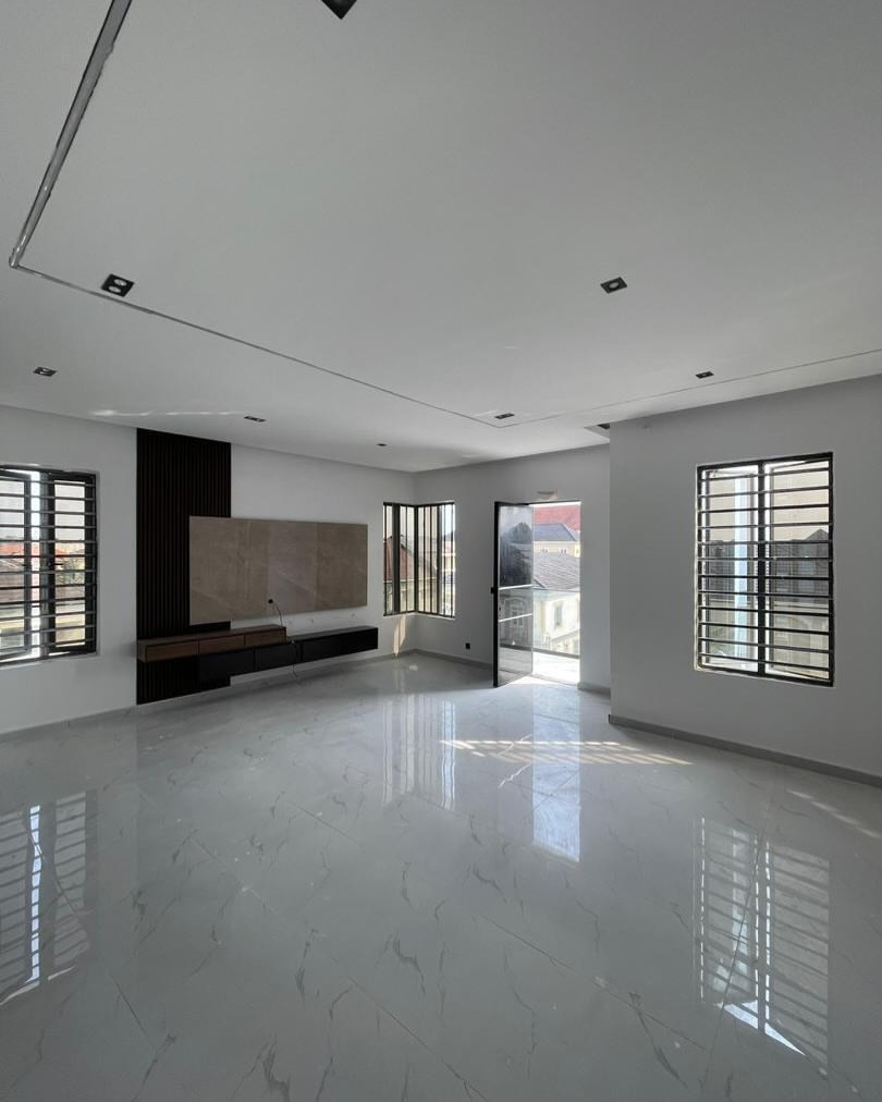 Elegant 5-Bed Dulex in Serene Lekki Estate
