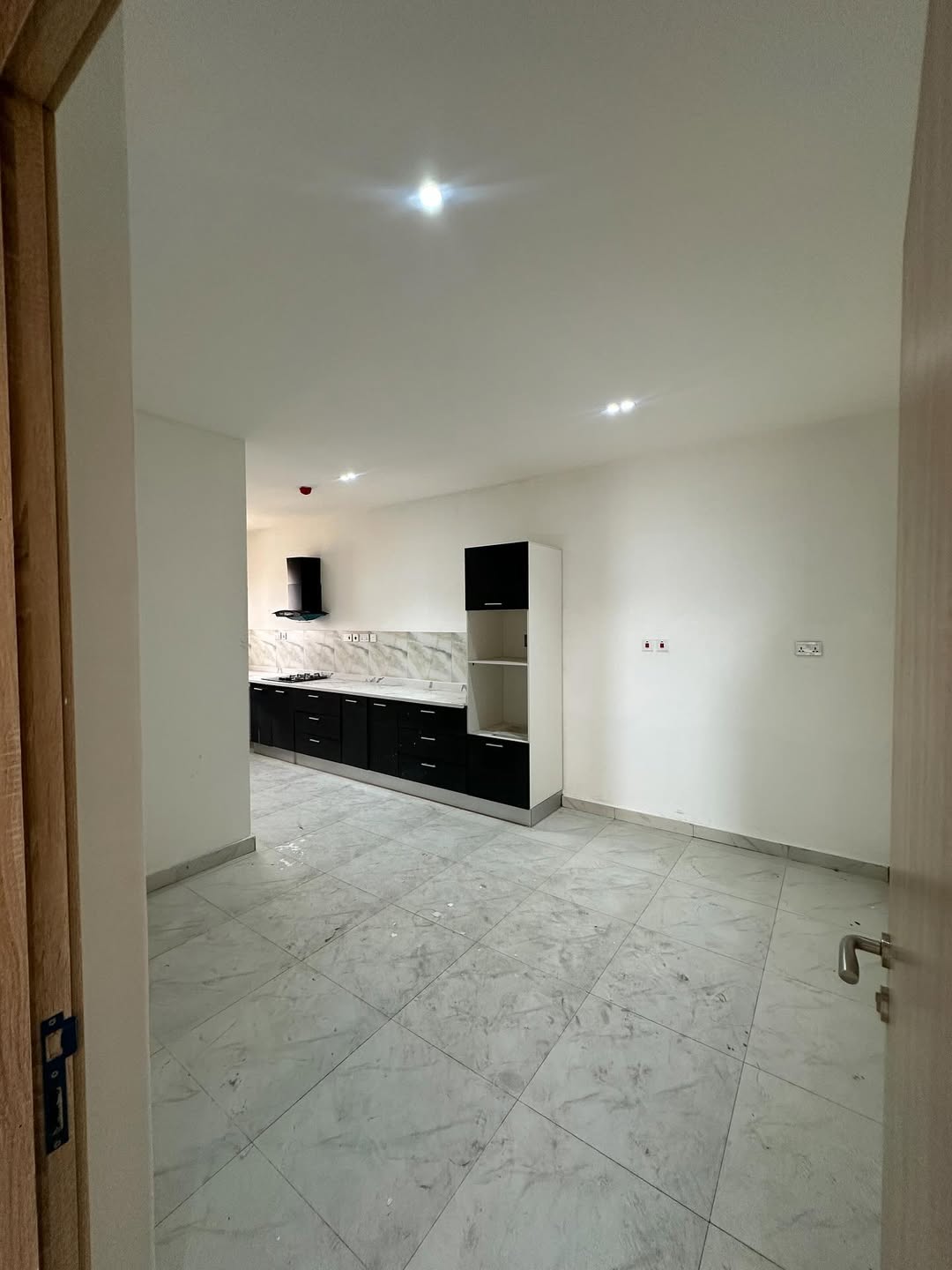 Lekki Phase 1 Oasis: 3-Bedroom Haven with Pool & BQ