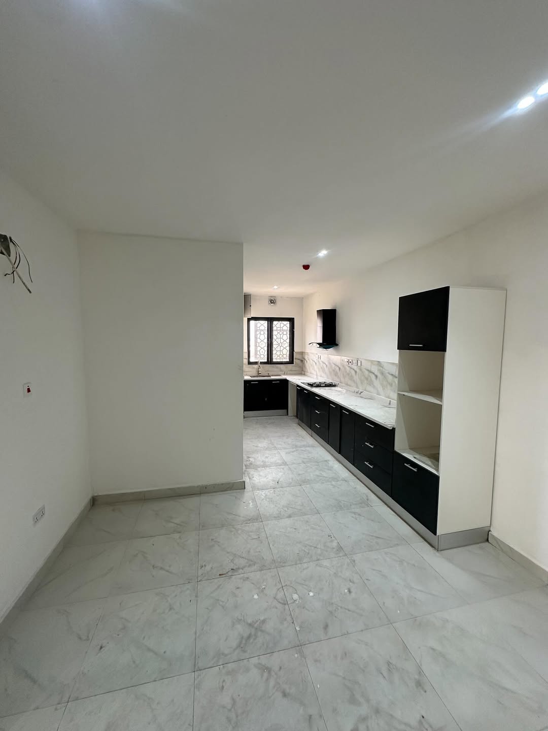 Lekki Phase 1 Oasis: 3-Bedroom Haven with Pool & BQ
