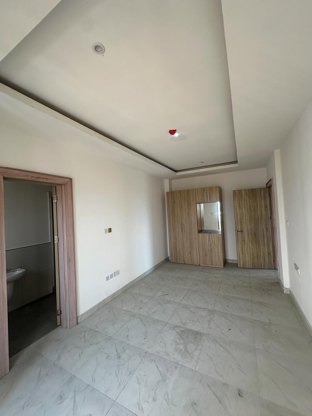Lekki Phase 1 Oasis: 3-Bedroom Haven with Pool & BQ
