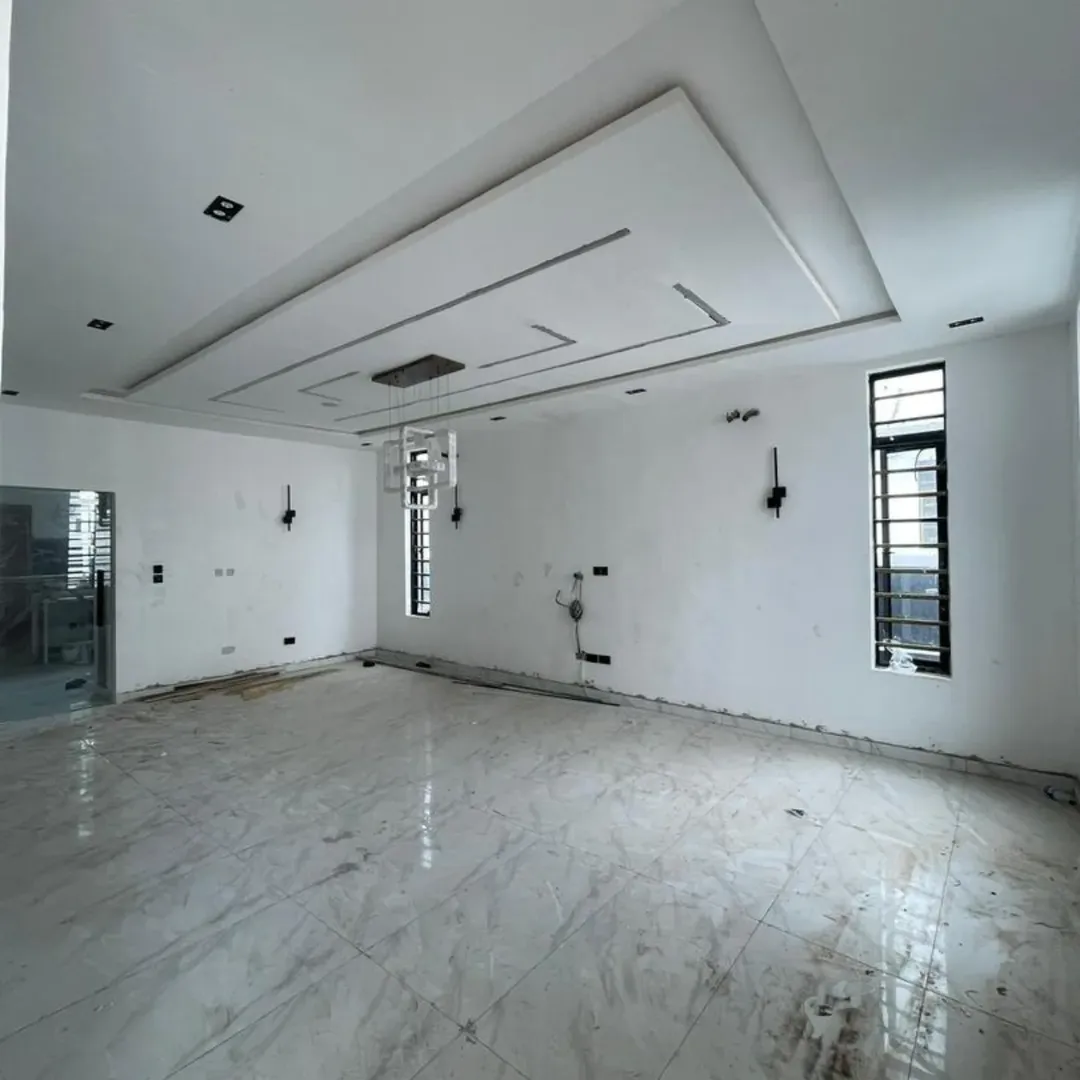 Lagos Luxury: 5-Bed Masterpiece with BQ in Chevron