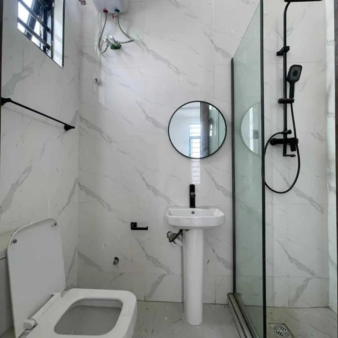 Lagos Luxury: 5-Bed Masterpiece with BQ in Chevron