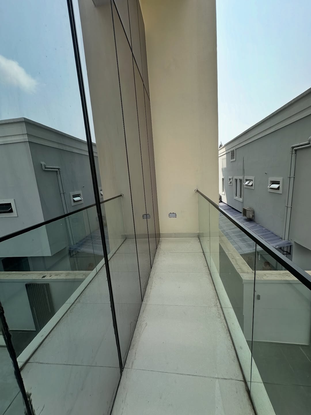 Lekki Phase One: 3Beds with Pool & Gym