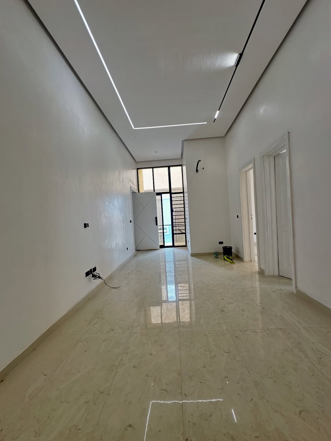 Lekki Phase One: 3Beds with Pool & Gym