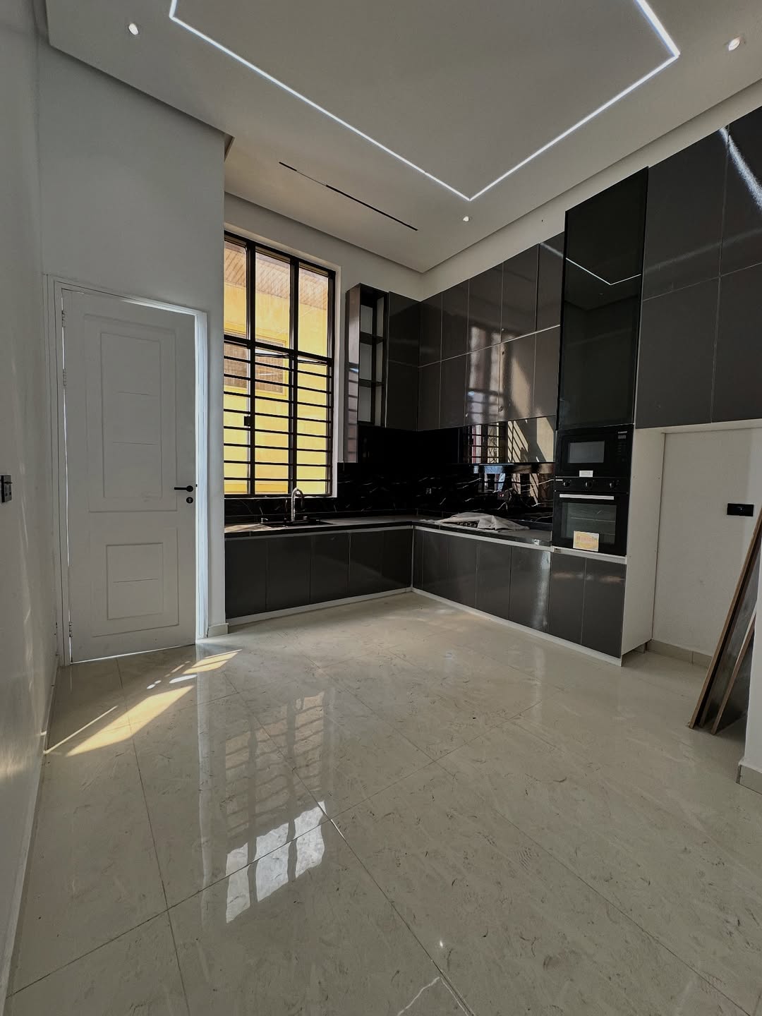 Lekki Phase One: 3Beds with Pool & Gym