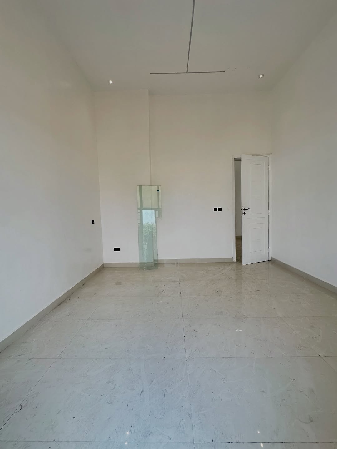 Lekki Phase One: 3Beds with Pool & Gym