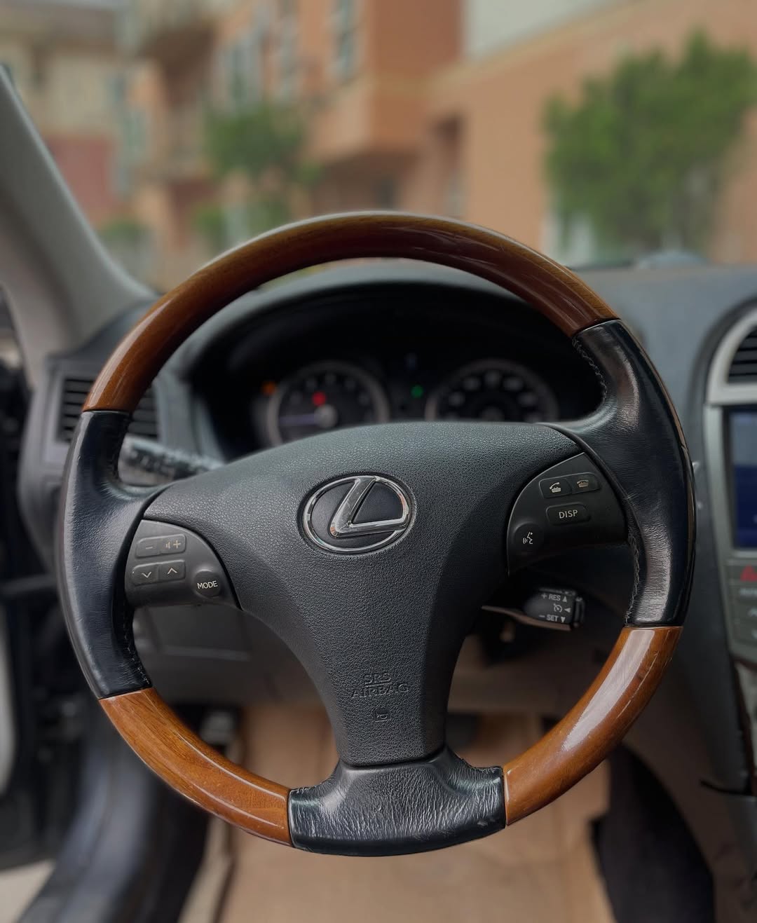 2011 Lexus ES350: Luxury & Tech for 13M Naira