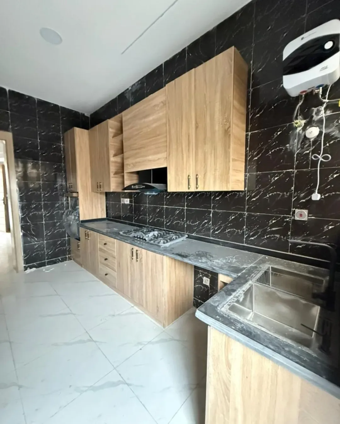 Elegant Ikota Duplex: Spacious 4BR with Solar & Balcony