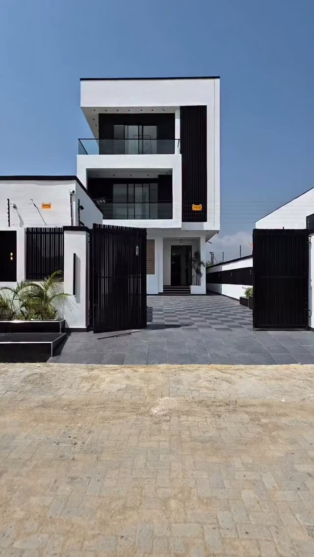 Elegant 5-Bed Duplex with Cinema & Pool in Lekki