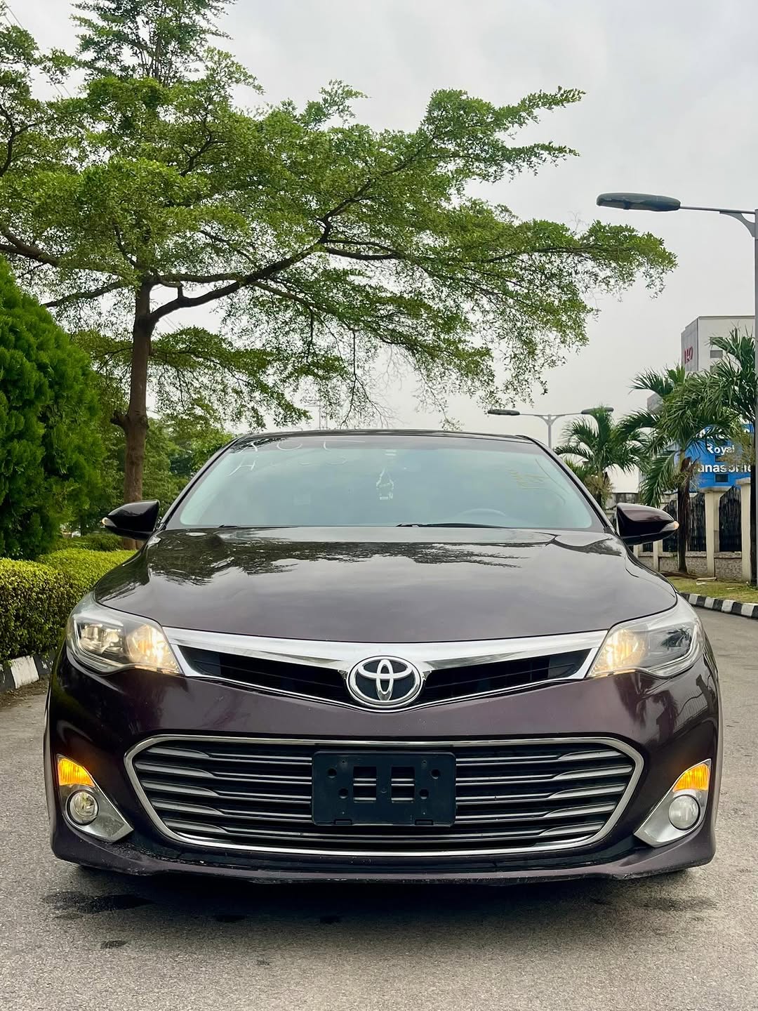 Luxury 2013 Toyota Avalon: Accident-Free & Ready