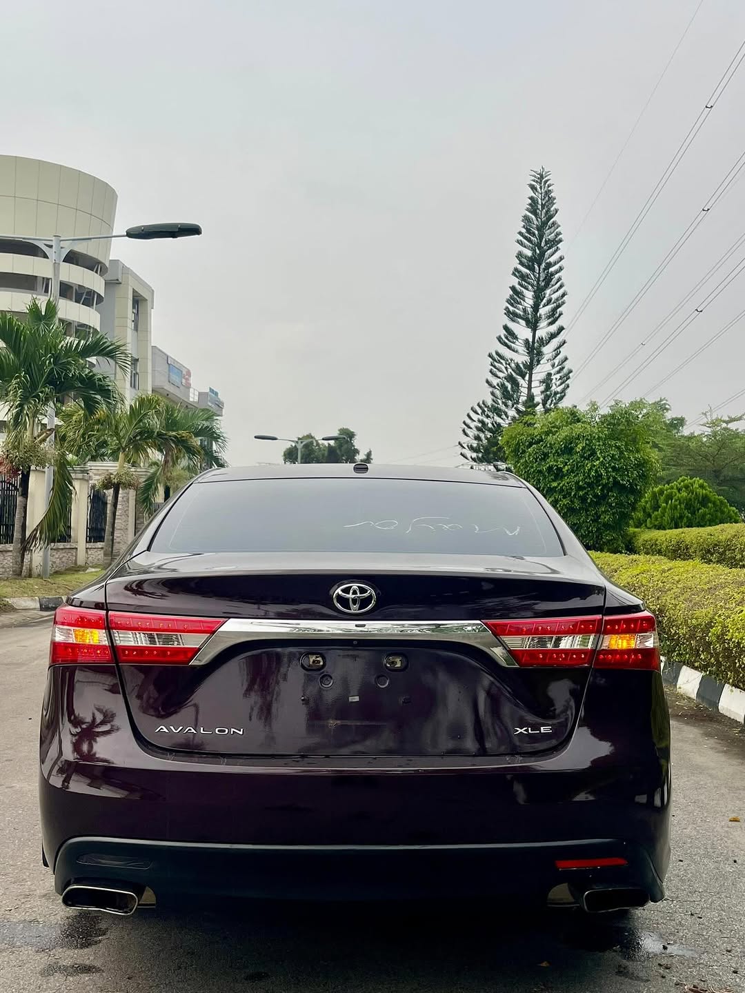 Luxury 2013 Toyota Avalon: Accident-Free & Ready