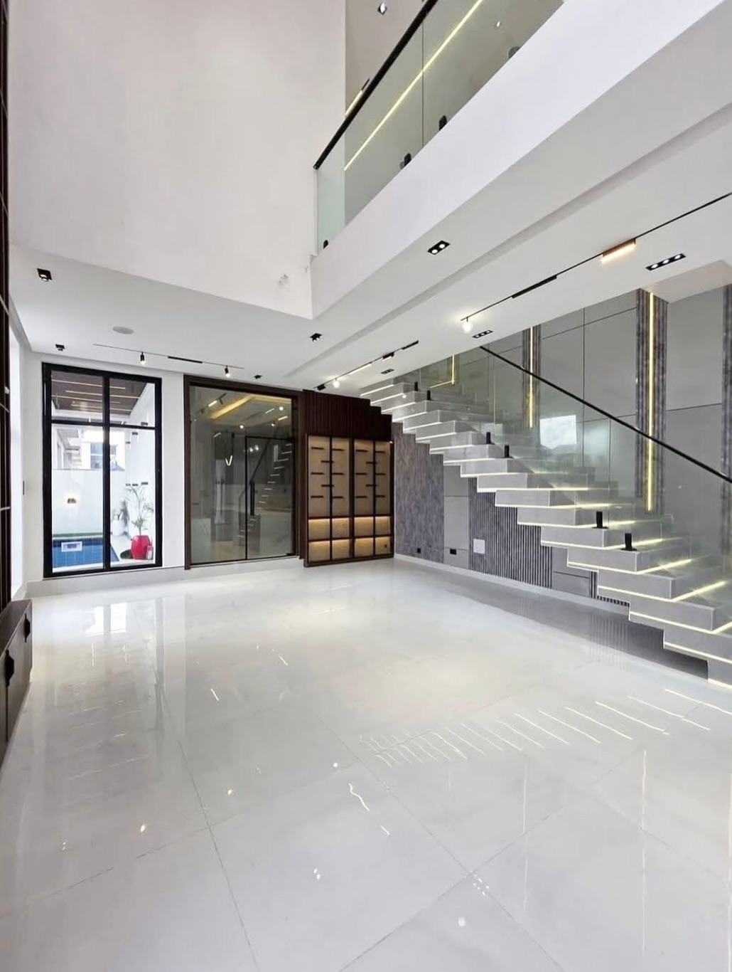 Opulent 5-Bedroom Haven with Pool in Prime Lekki