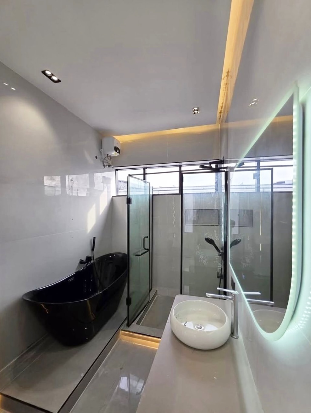 Opulent 5-Bedroom Haven with Pool in Prime Lekki