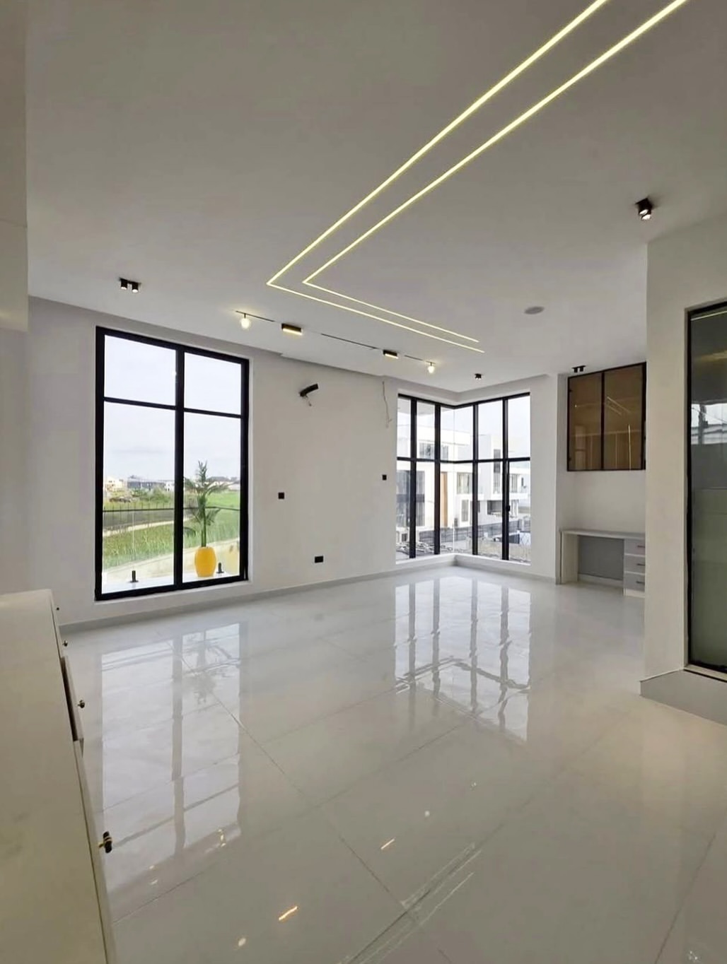 Opulent 5-Bedroom Haven with Pool in Prime Lekki