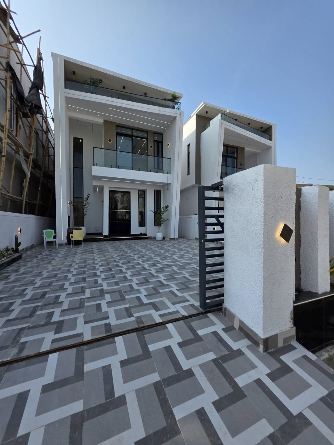 Ultimate 5-Bedroom Estate Gem with Private Pool in Lekki