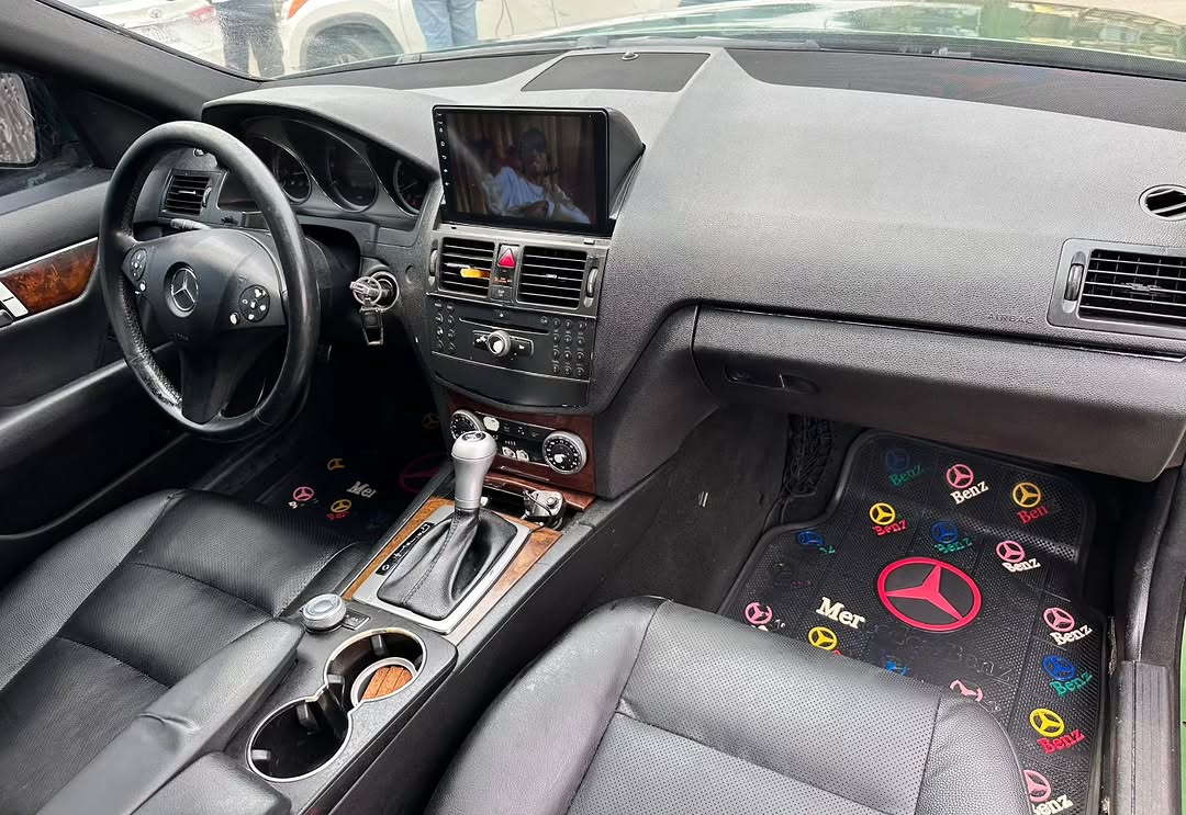 2009 Mercedes C300: Luxury & Value for 7m