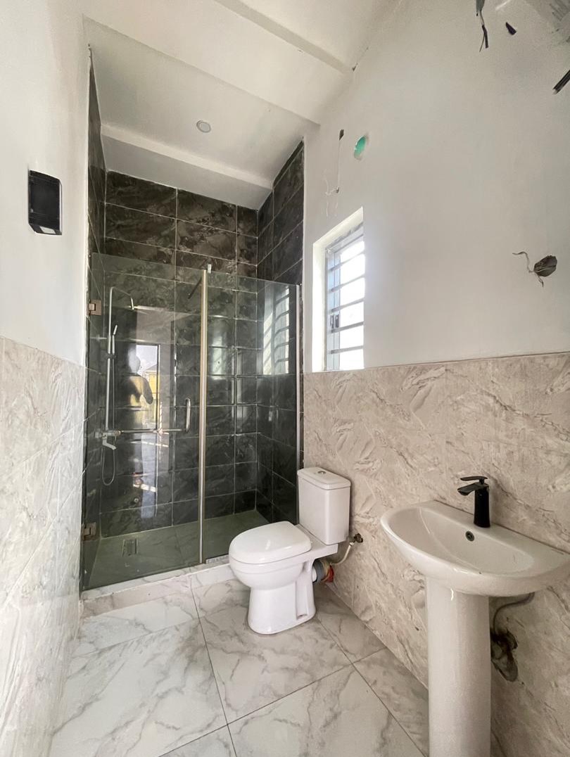 Osapa London Gem: 5-Bed Duplex with Pool & Rooftop