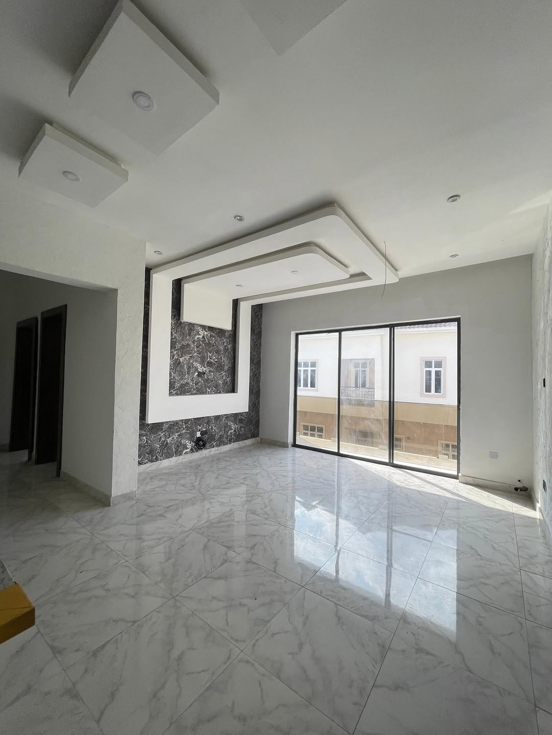 Osapa London Gem: 5-Bed Duplex with Pool & Rooftop