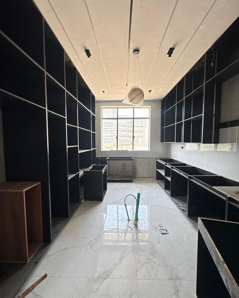 5-Bed Terrace Duplex + BQ: Rooftop Lounge & All En-Suites