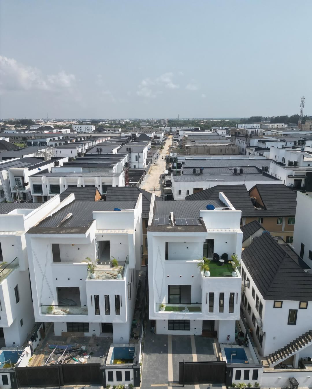 Dream 5-Bed Duplex with Pool & Cinema in Ikota