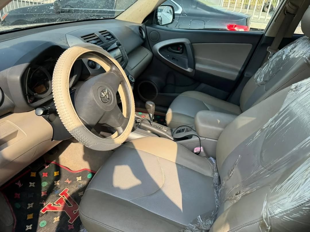 2007 RAV4: Perfect Gear, Leather & Rims. 8.9M