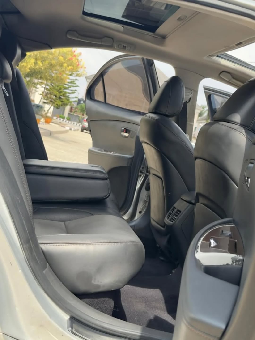 Flawless 2022 Lexus ES350: Panoramic Luxury for 12.5M