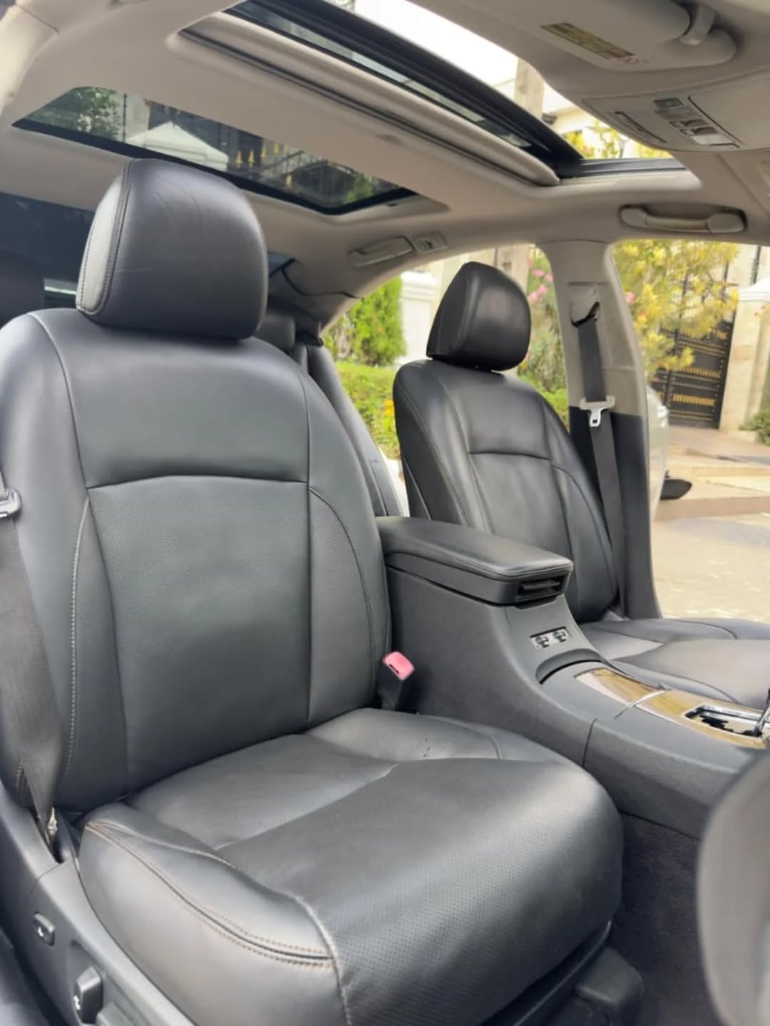 Flawless 2022 Lexus ES350: Panoramic Luxury for 12.5M