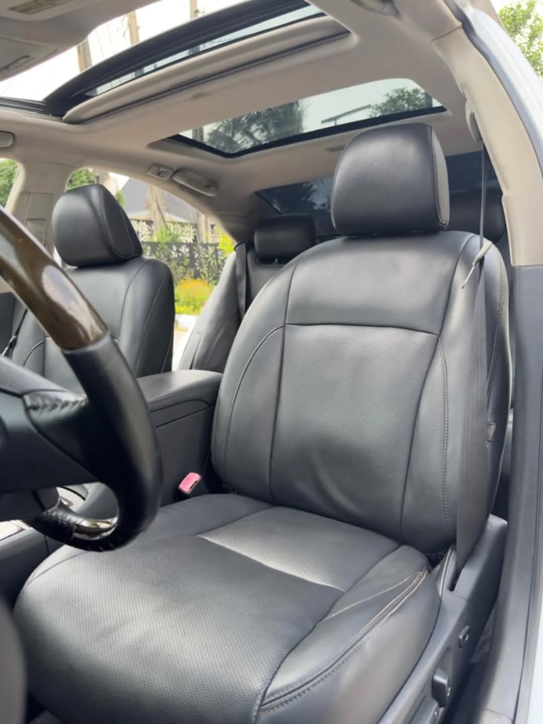 Flawless 2022 Lexus ES350: Panoramic Luxury for 12.5M