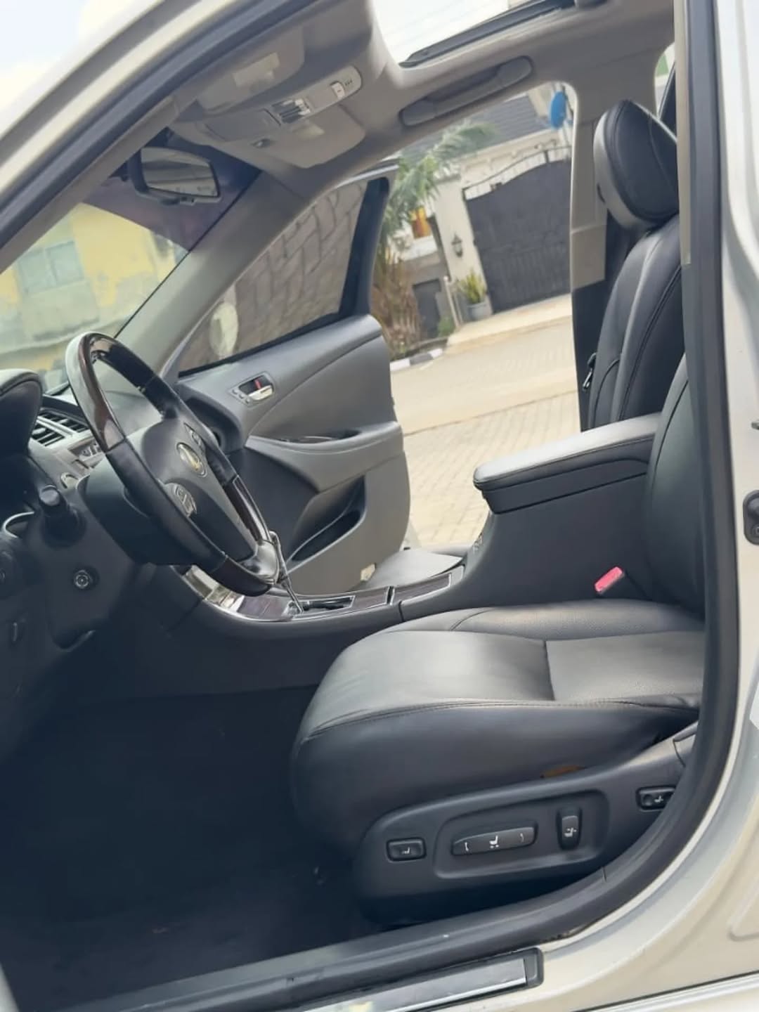 Flawless 2022 Lexus ES350: Panoramic Luxury for 12.5M