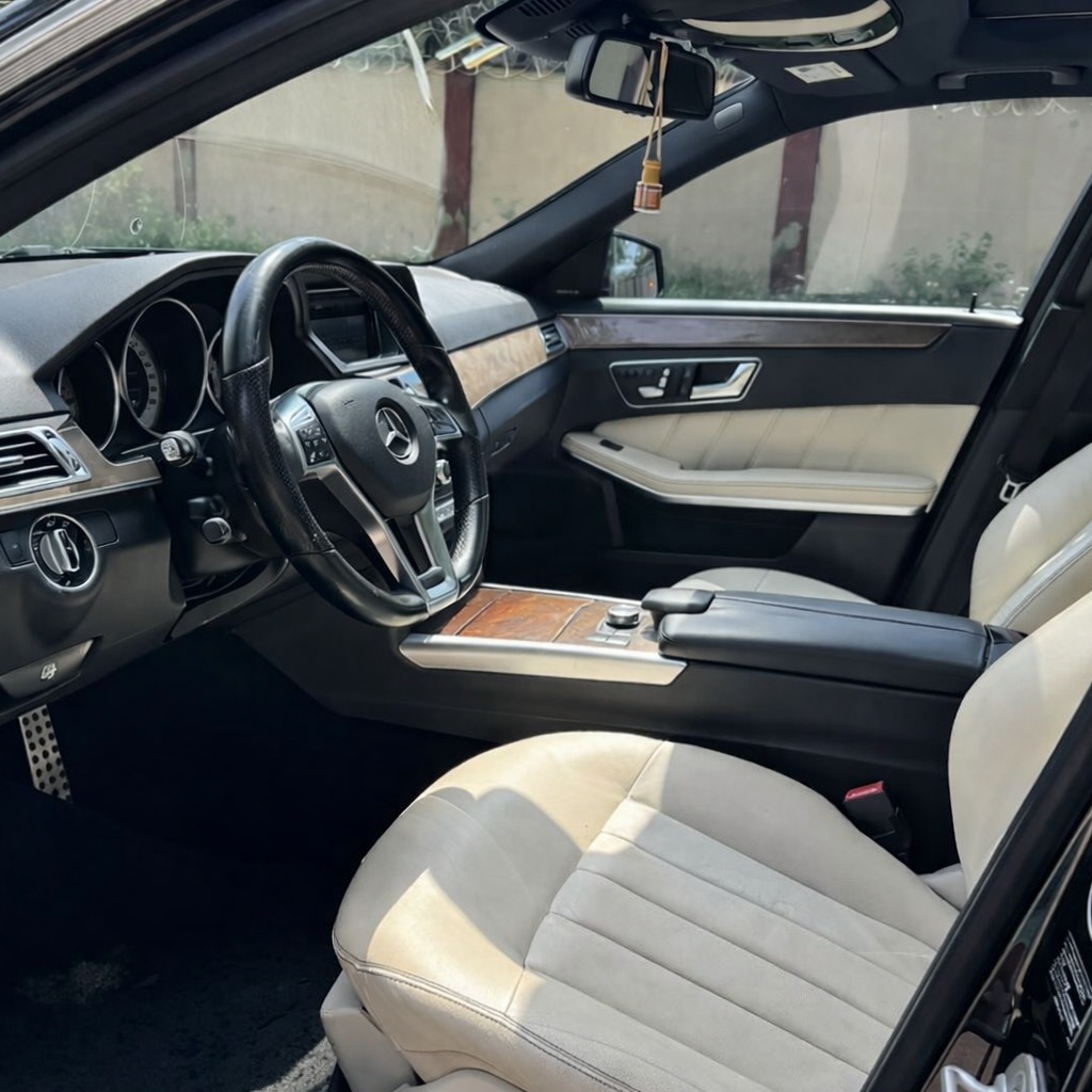 Luxury E350: Full Option, Perfect Condition