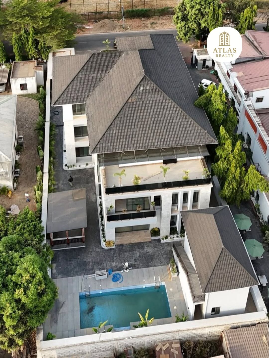 Smart 7-Bed Mansion: Pool, Gym & Elevator in Maitama