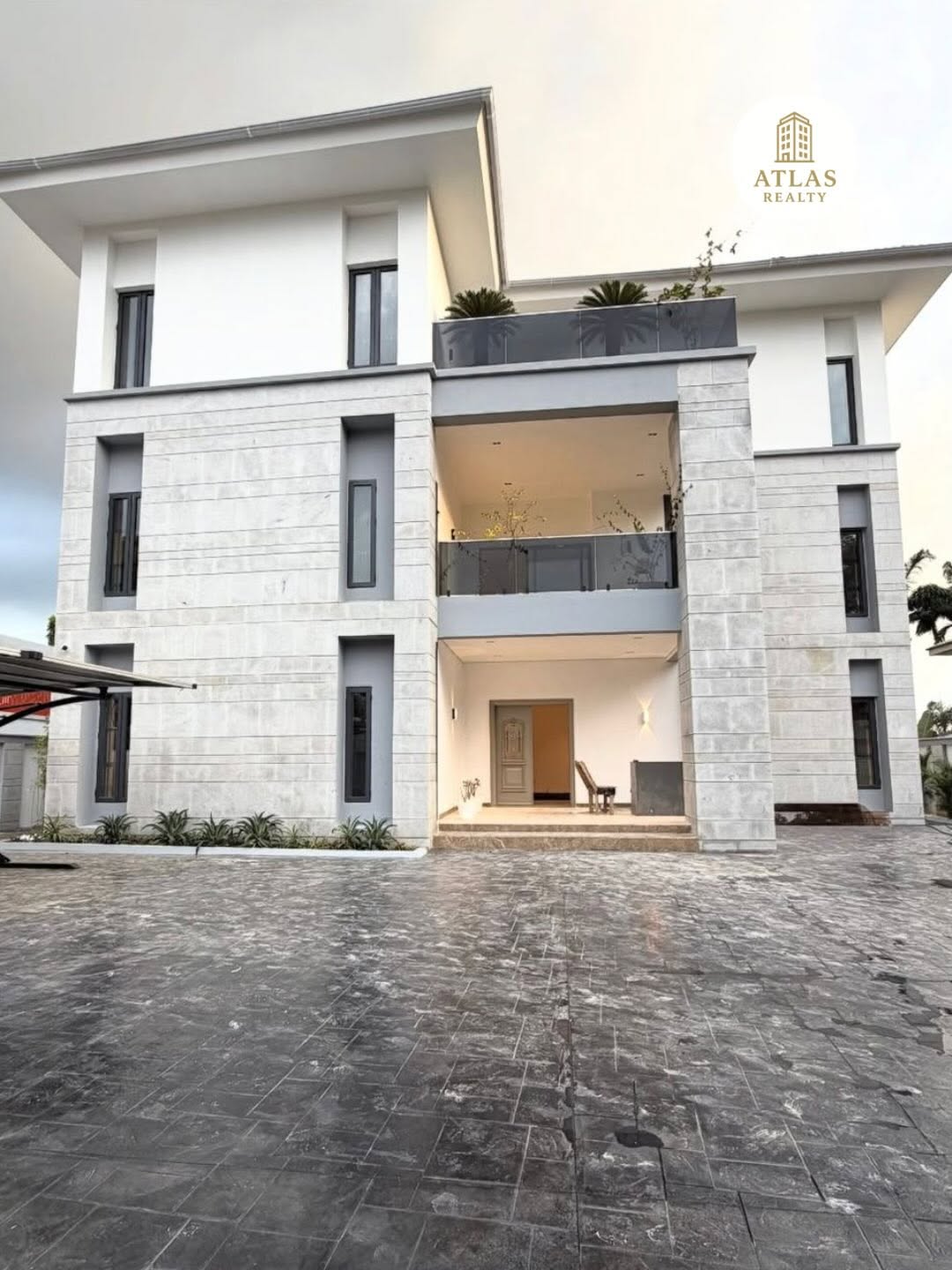 Smart 7-Bed Mansion: Pool, Gym & Elevator in Maitama