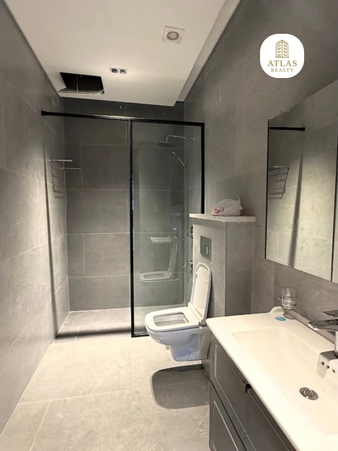 Smart 7-Bed Mansion: Pool, Gym & Elevator in Maitama