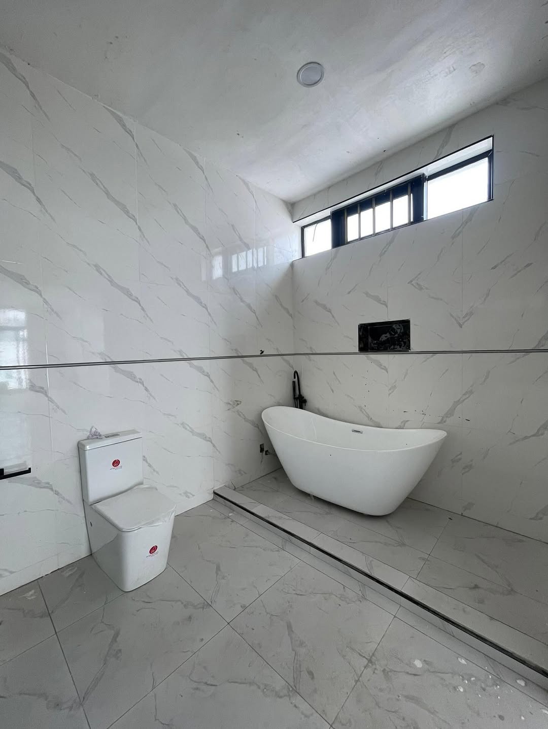 Spacious 5-Bedroom Duplex in Prime Chevron Lekki