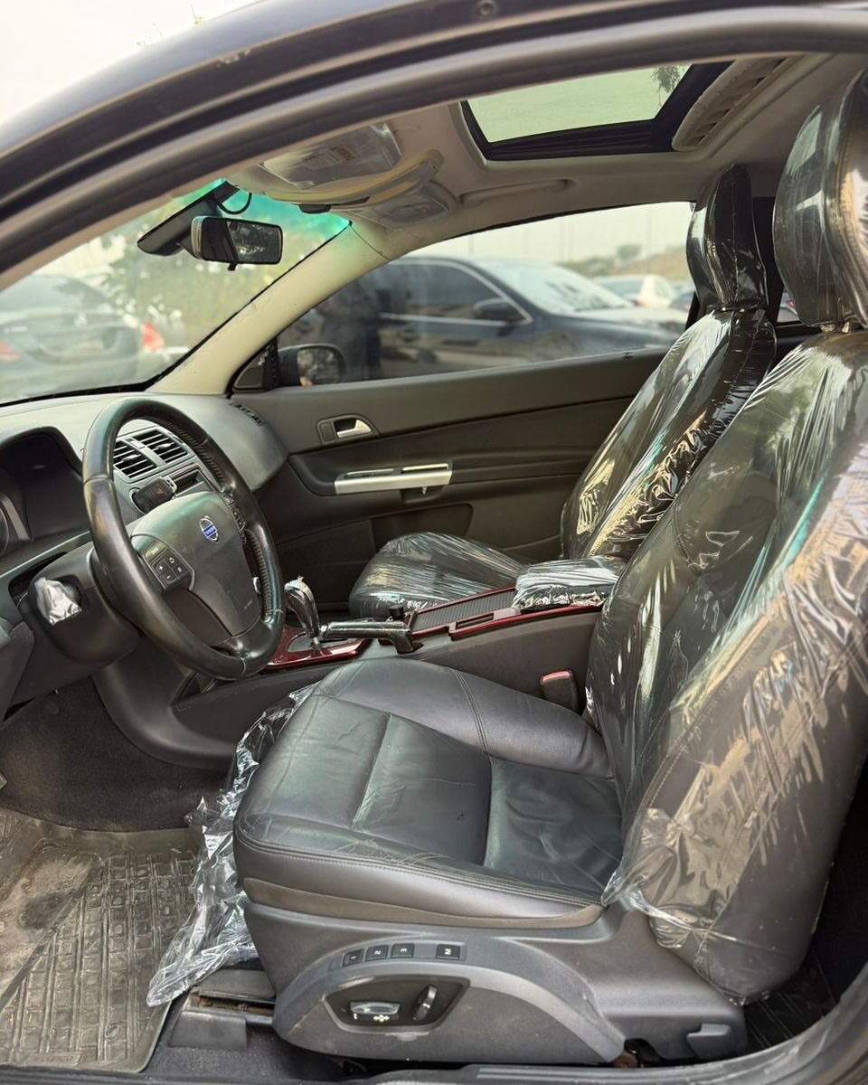 Sunroof & Power: 2012 Volvo C30 T5