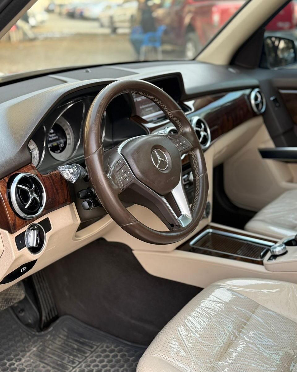 Luxury SUV: Panoramic Roof, Keyless & Full Options