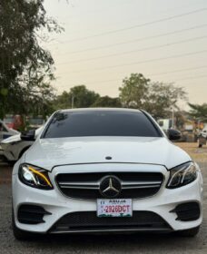 Luxury 2017 Mercedes E300: Keyless & Loaded