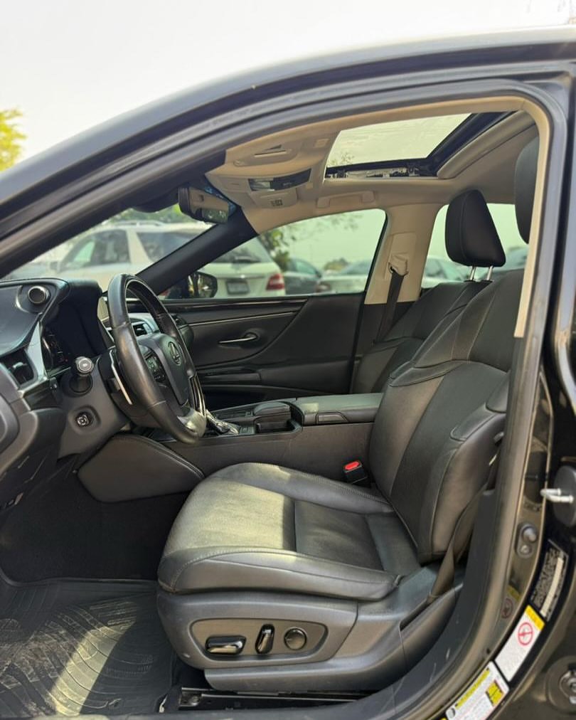 Luxury Meets Tech: 2019 Lexus ES350