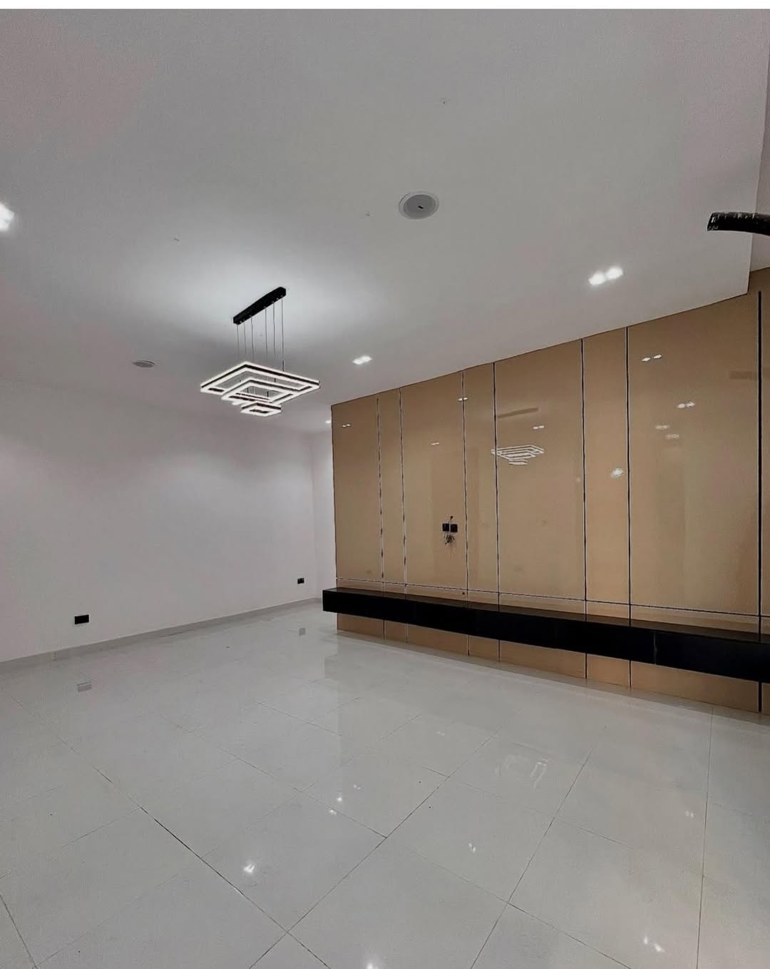 Prime Lekki 2-Bed: High-Yield Shortlet Gem