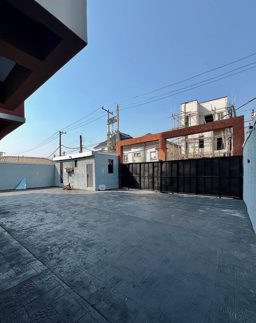 Prime Lekki 2-Bed: High-Yield Shortlet Gem