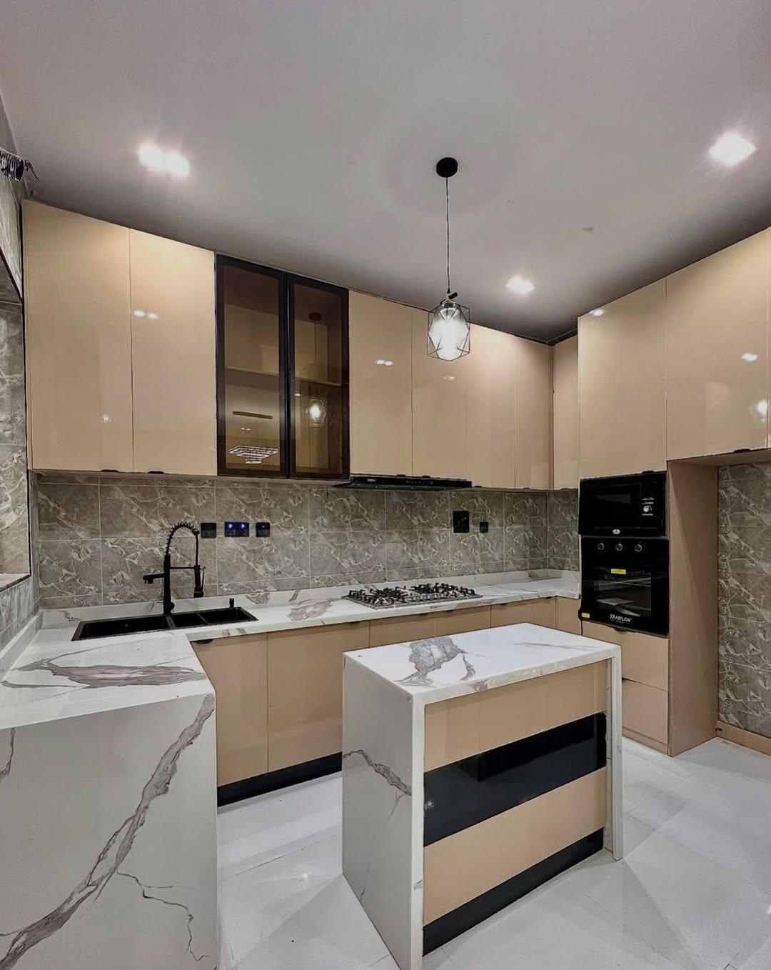 Prime Lekki 2-Bed: High-Yield Shortlet Gem