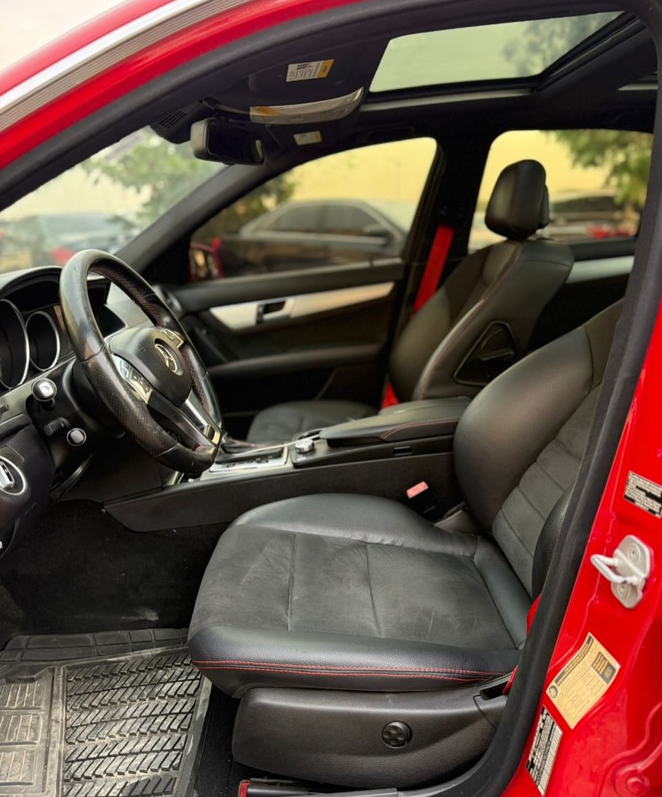 Luxury 2013 Mercedes C300: Panoramic Roof & 4MATIC