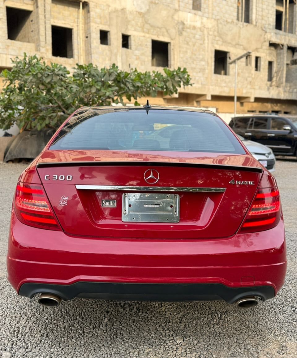 Luxury 2013 Mercedes C300: Panoramic Roof & 4MATIC