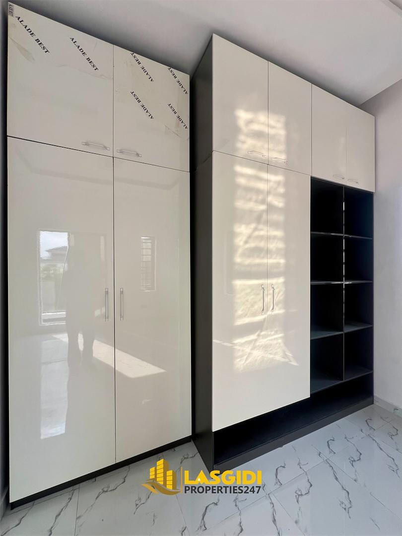 Serene 3-Bed Terrace Duplex with Walk-In Closets