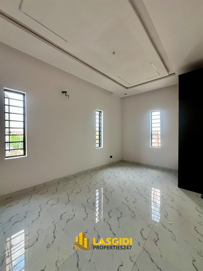 Serene 3-Bed Terrace Duplex with Walk-In Closets