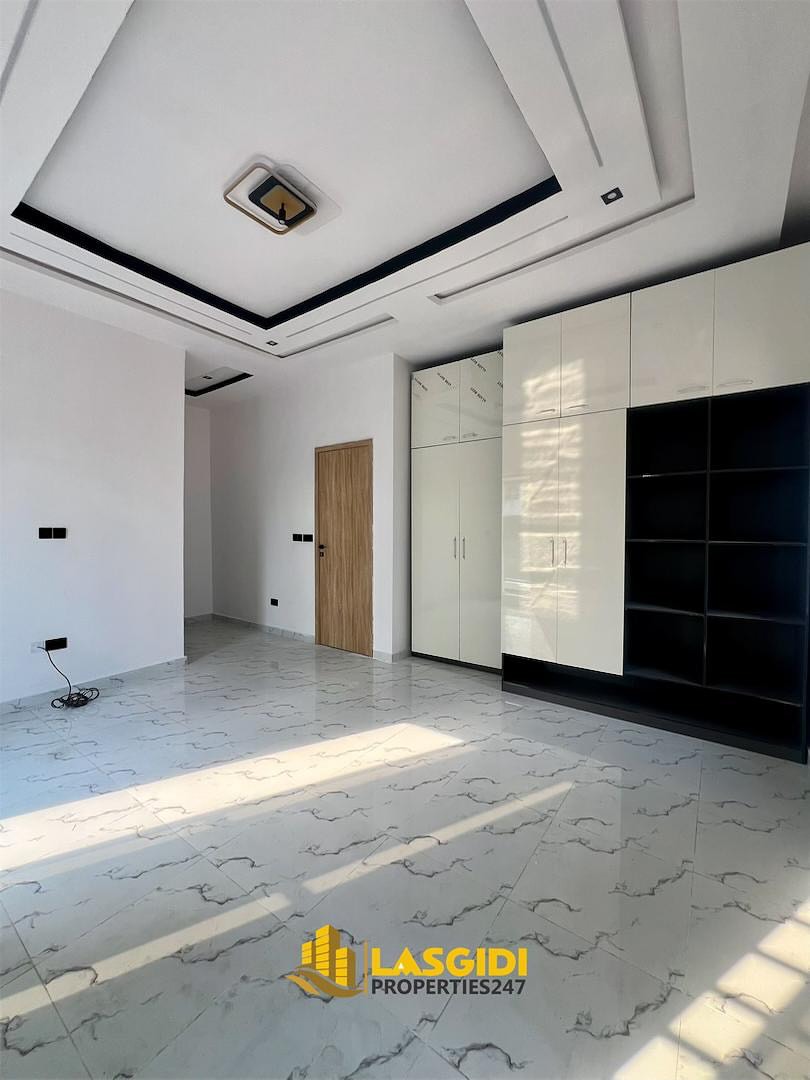 Serene 3-Bed Terrace Duplex with Walk-In Closets