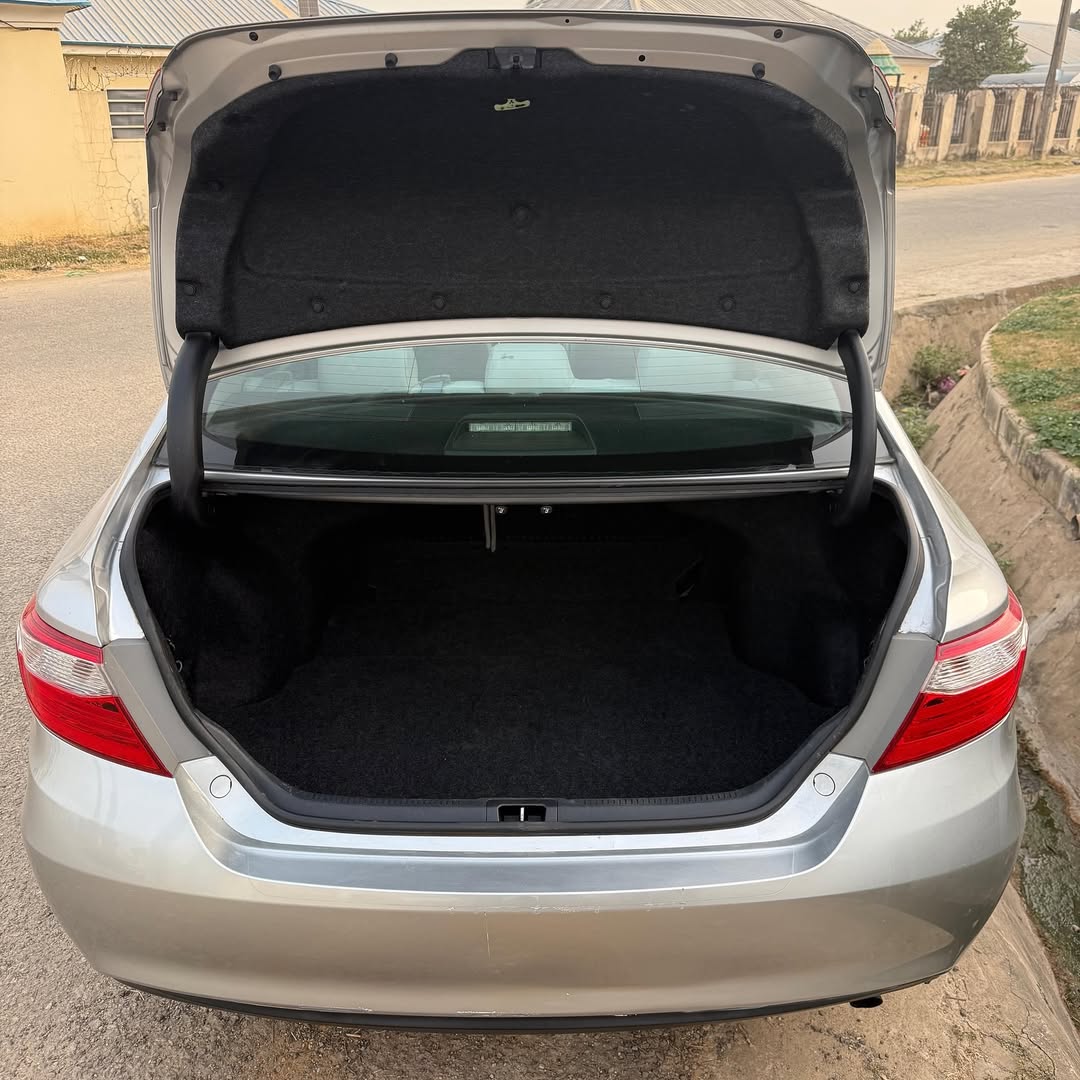 2015 Camry LE: Low Miles, Perfect, 16M