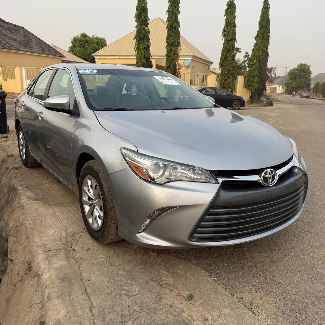 2015 Camry LE: Low Miles, Perfect, 16M