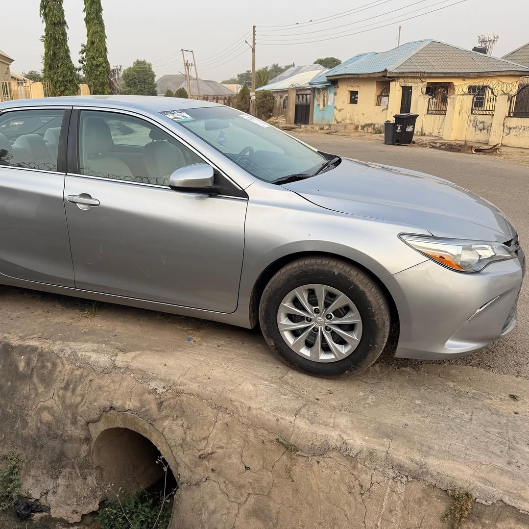 2015 Camry LE: Low Miles, Perfect, 16M